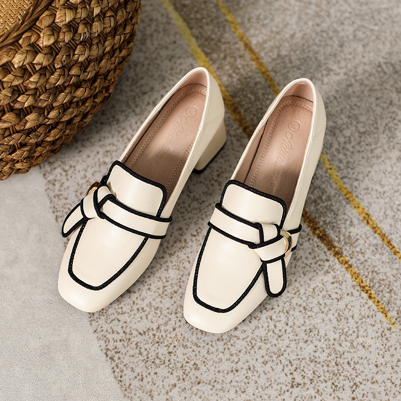 Womens Slip-On Loafers In Soft Leather With A Bow Design foto 3