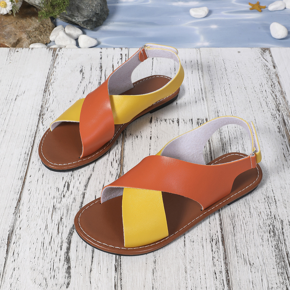 Color-block Cross-strap Flat Sandals For Women With Velcro Closure foto 2