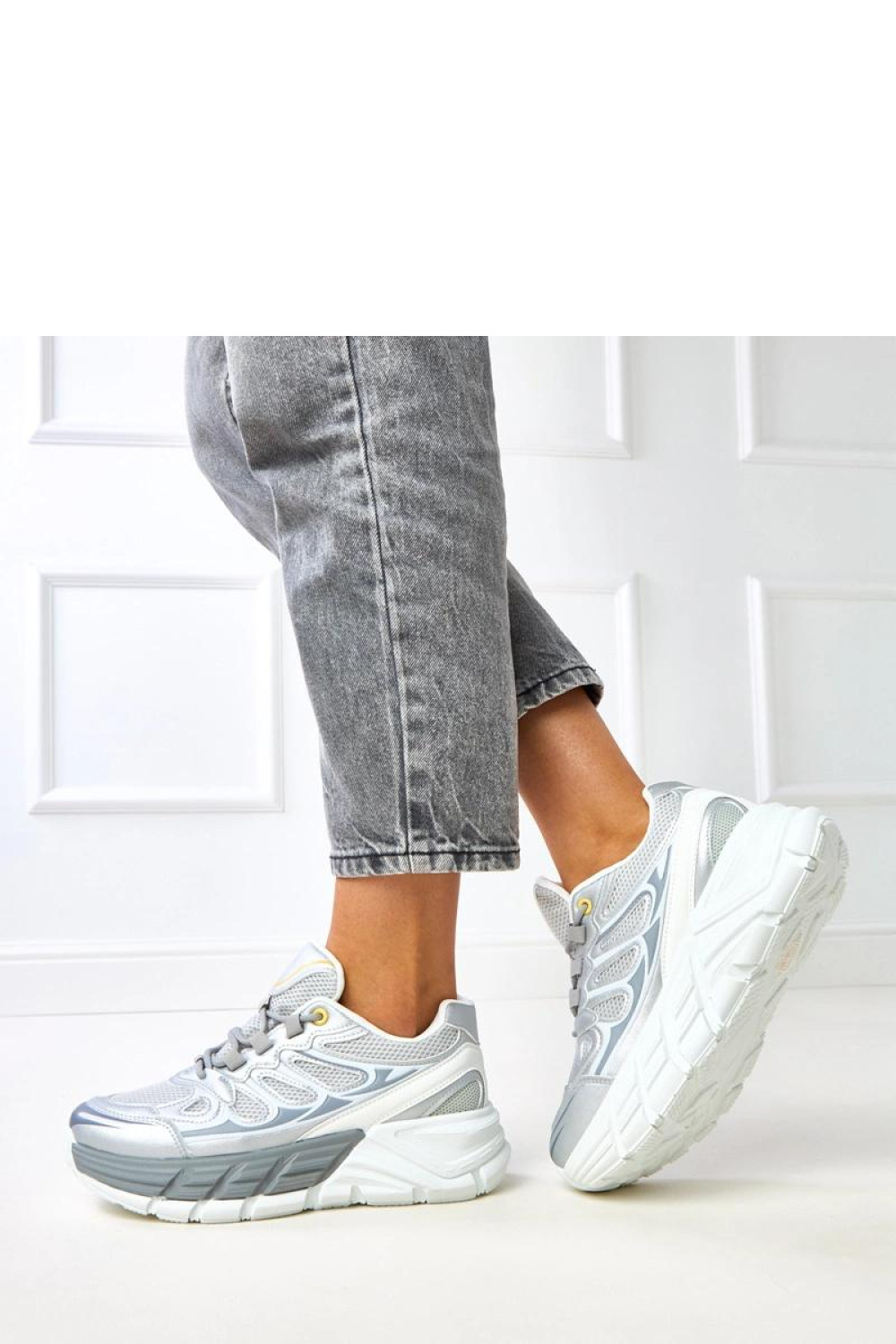 Sportschoenen op een platform Solea foto 3