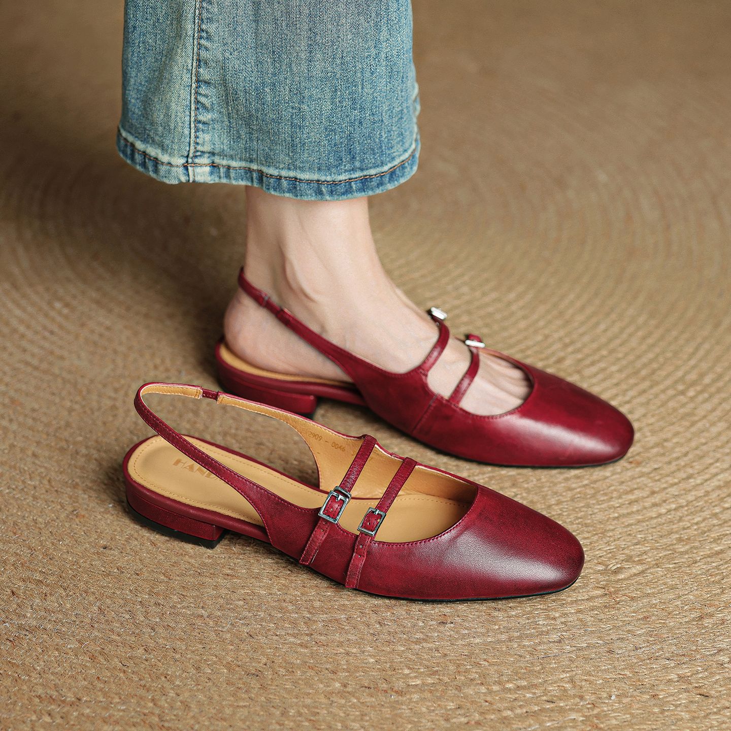 New Womens Flat Sandals With A Soft Sole And A Single Strap foto 2