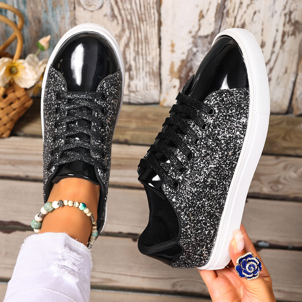 Plus Size Sequined Front Lace-up Solid Color Plus Size Board Shoes foto 5