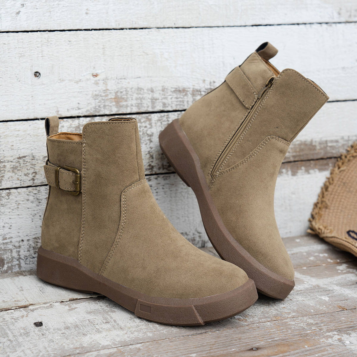Womens Short Flat-heeled Round-toe Boots With A Side Zipper foto 2