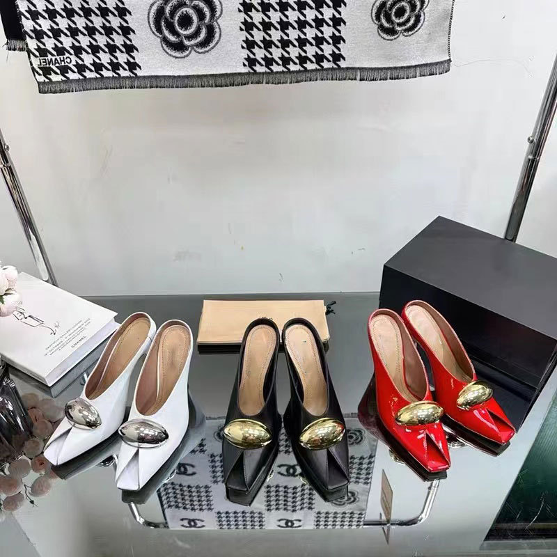 New High-heel Patent Leather Low-cut Shoes With A Square Buckle foto 4
