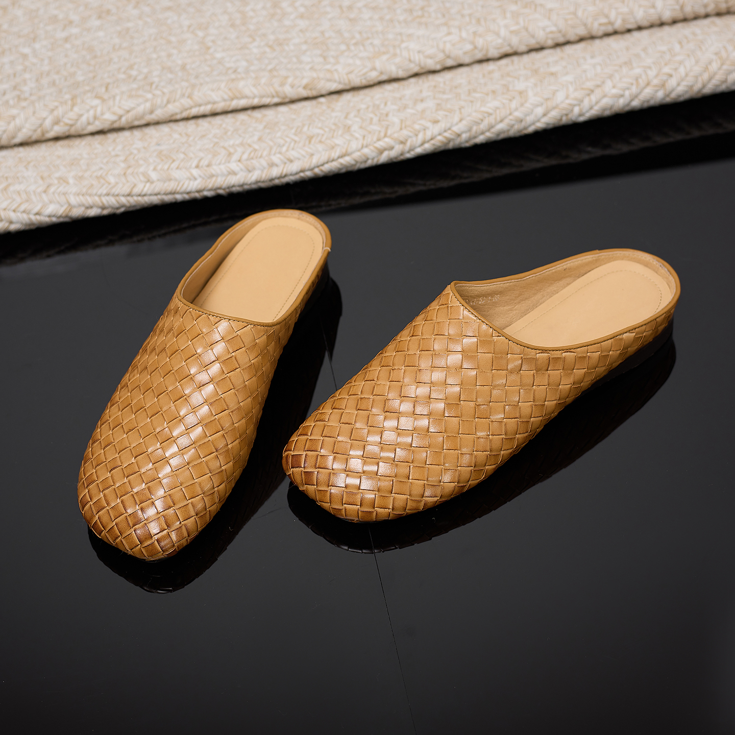 Women's Handwoven Full-Grain Leather Mules, Premium Cowhide Square Toe Slip-On Slides foto 3