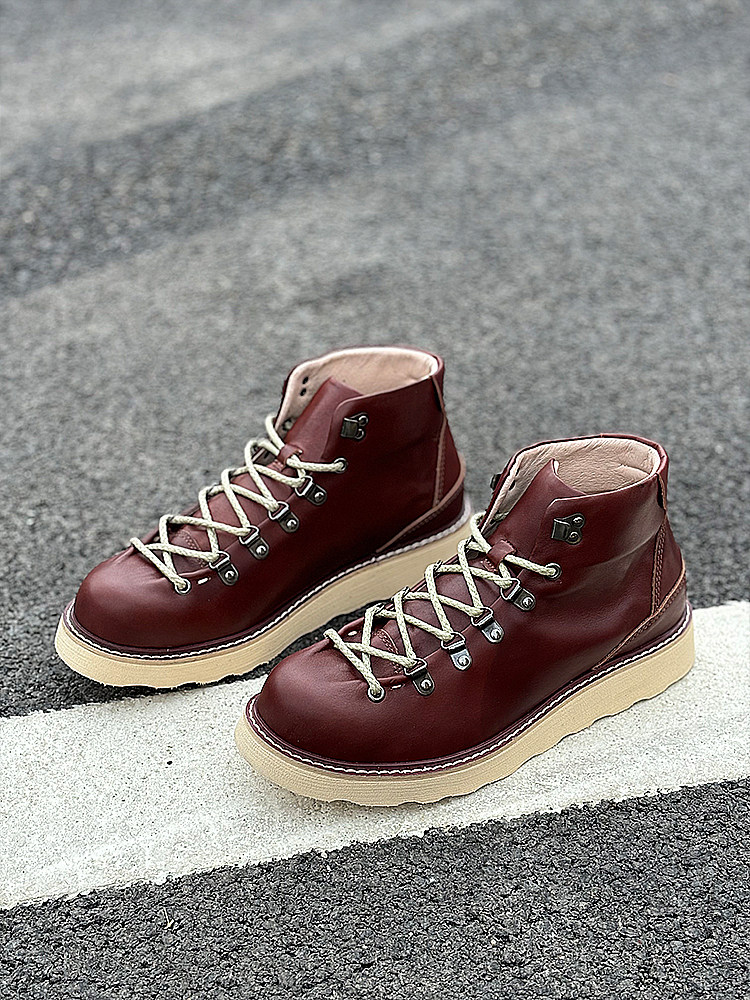 Men's Mid- To High-Top Genuine Leather Dr Martens Boots foto 3
