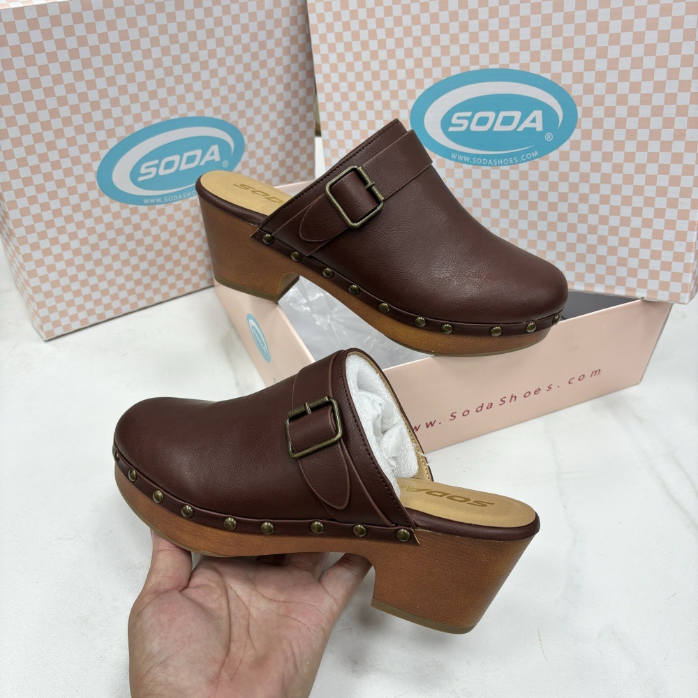 European And American Retro Chunky Heel Closed Toe Rivet Fashion Slippers foto 4