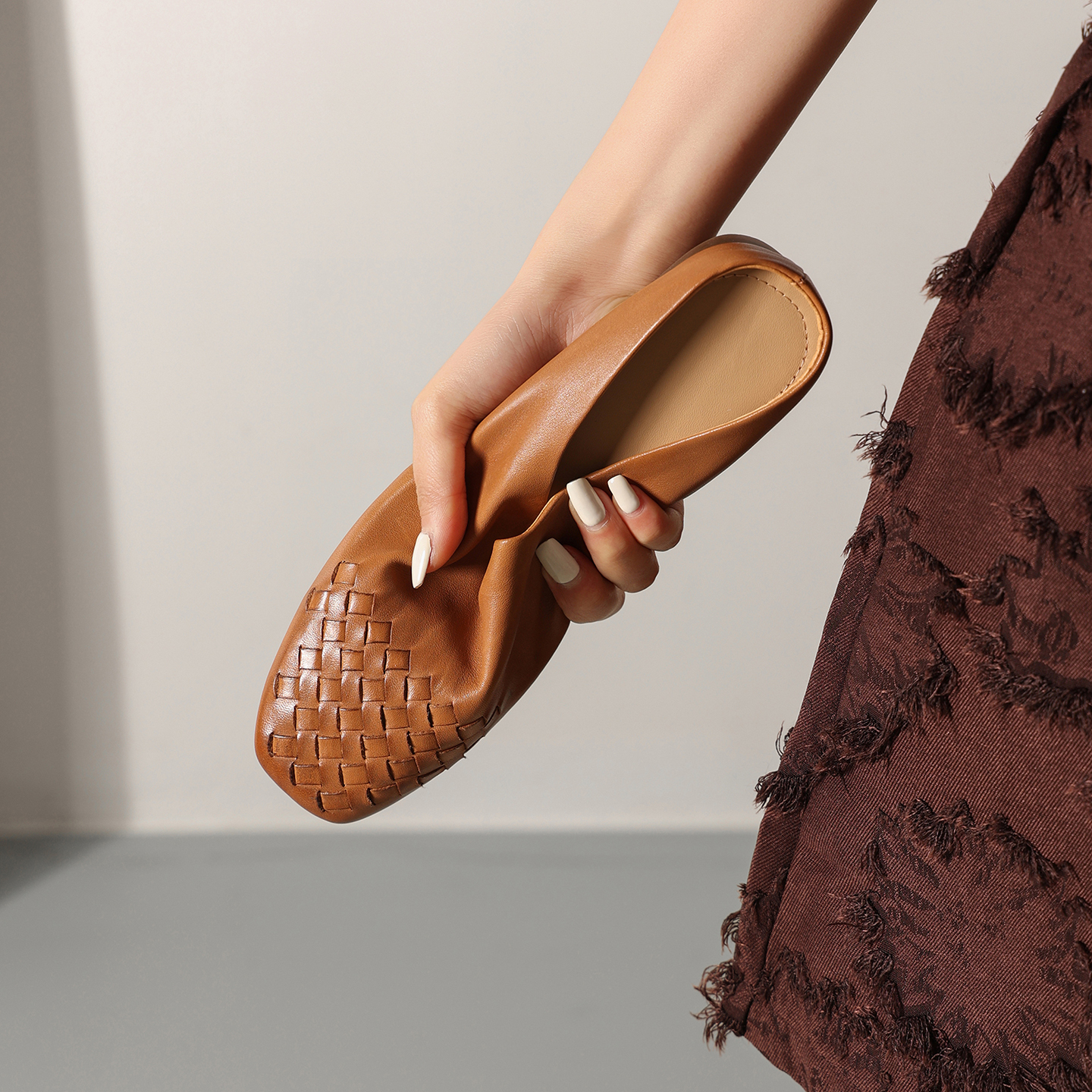 Women's Hand-Woven Washed Full Grain Leather Mules, Square Toe Slip-On Backless Loafers foto 4