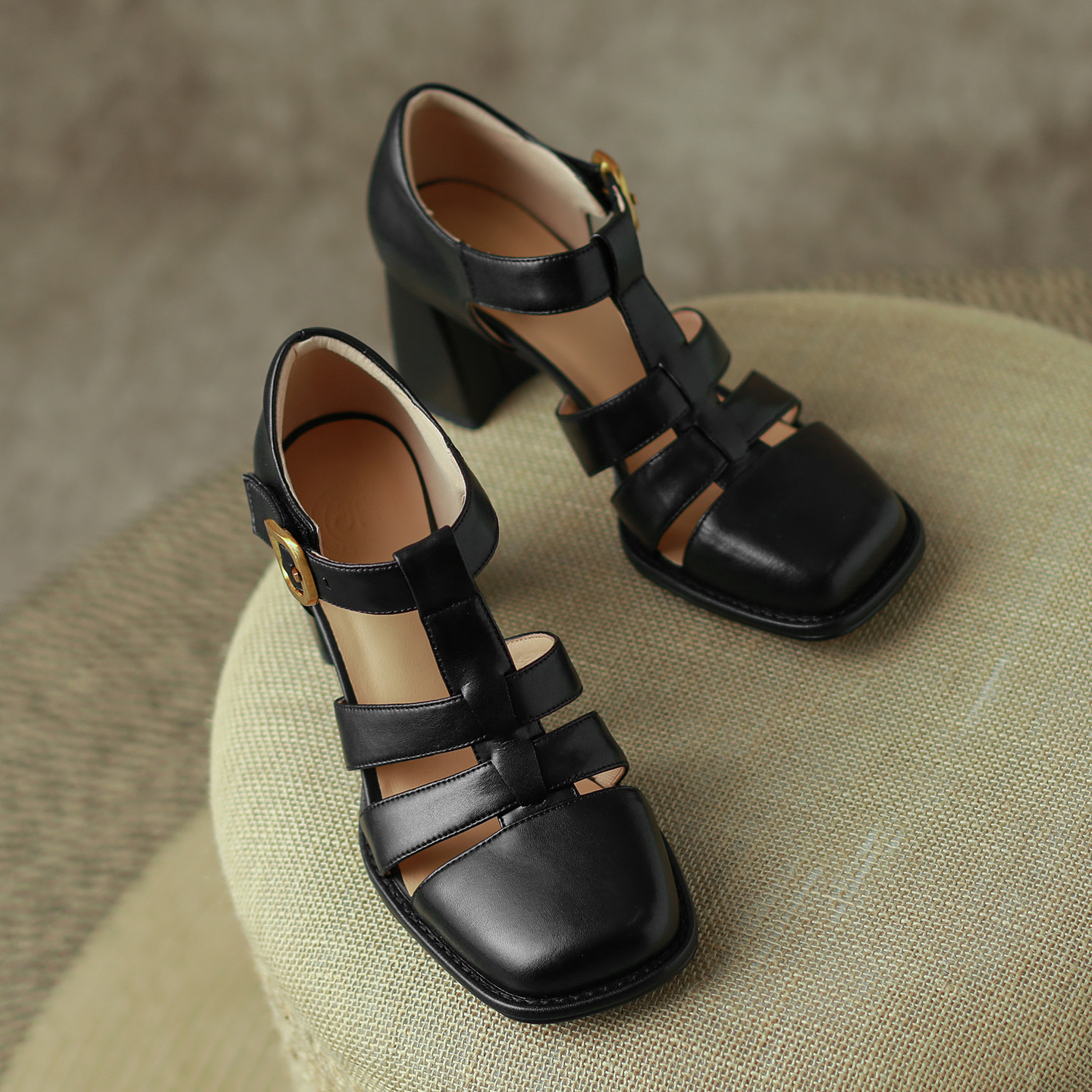 Baotou Hollow-out Sandals Women's Vintage foto 3