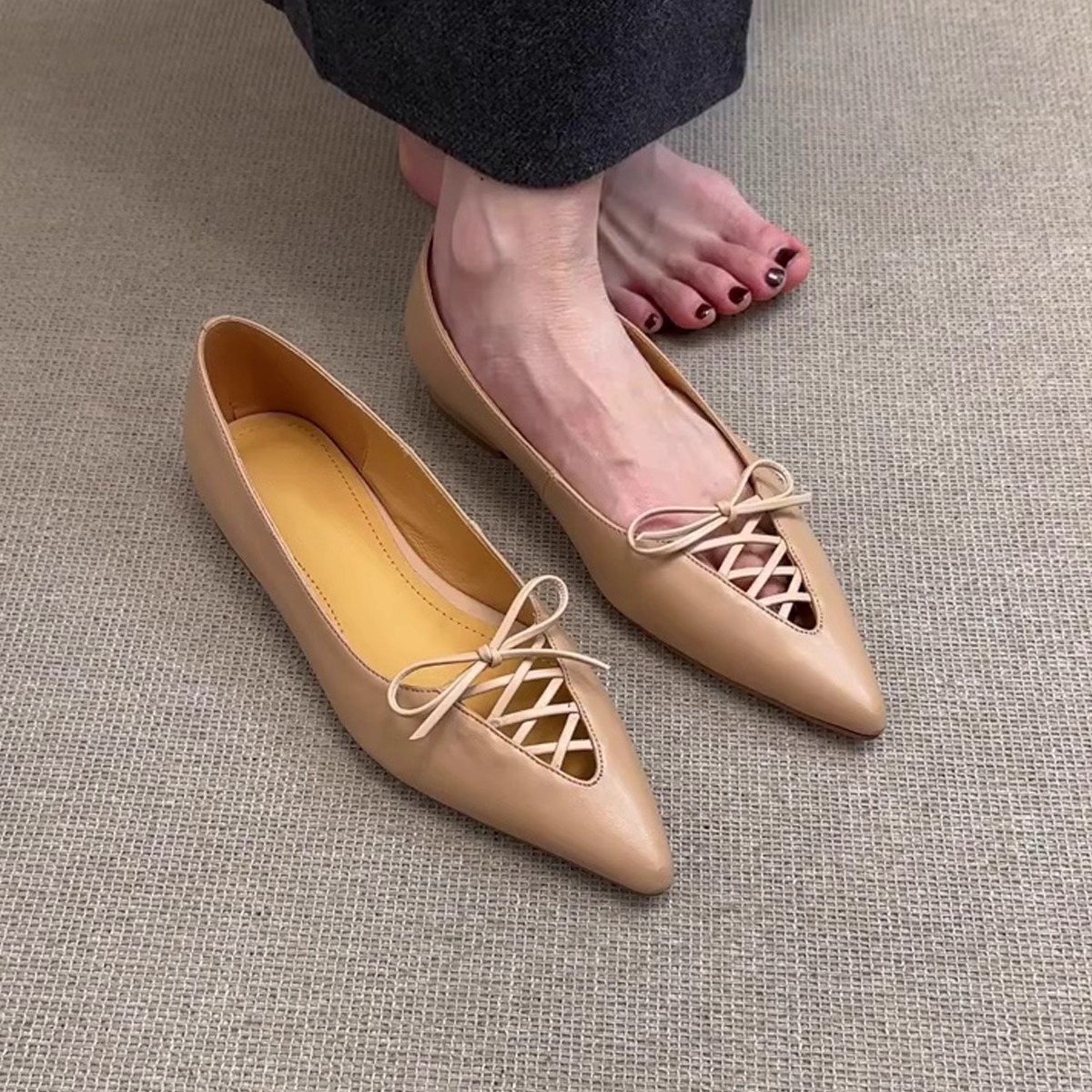 Womens Bow-Knot French Cutout Commuter Flat Shoes foto 4