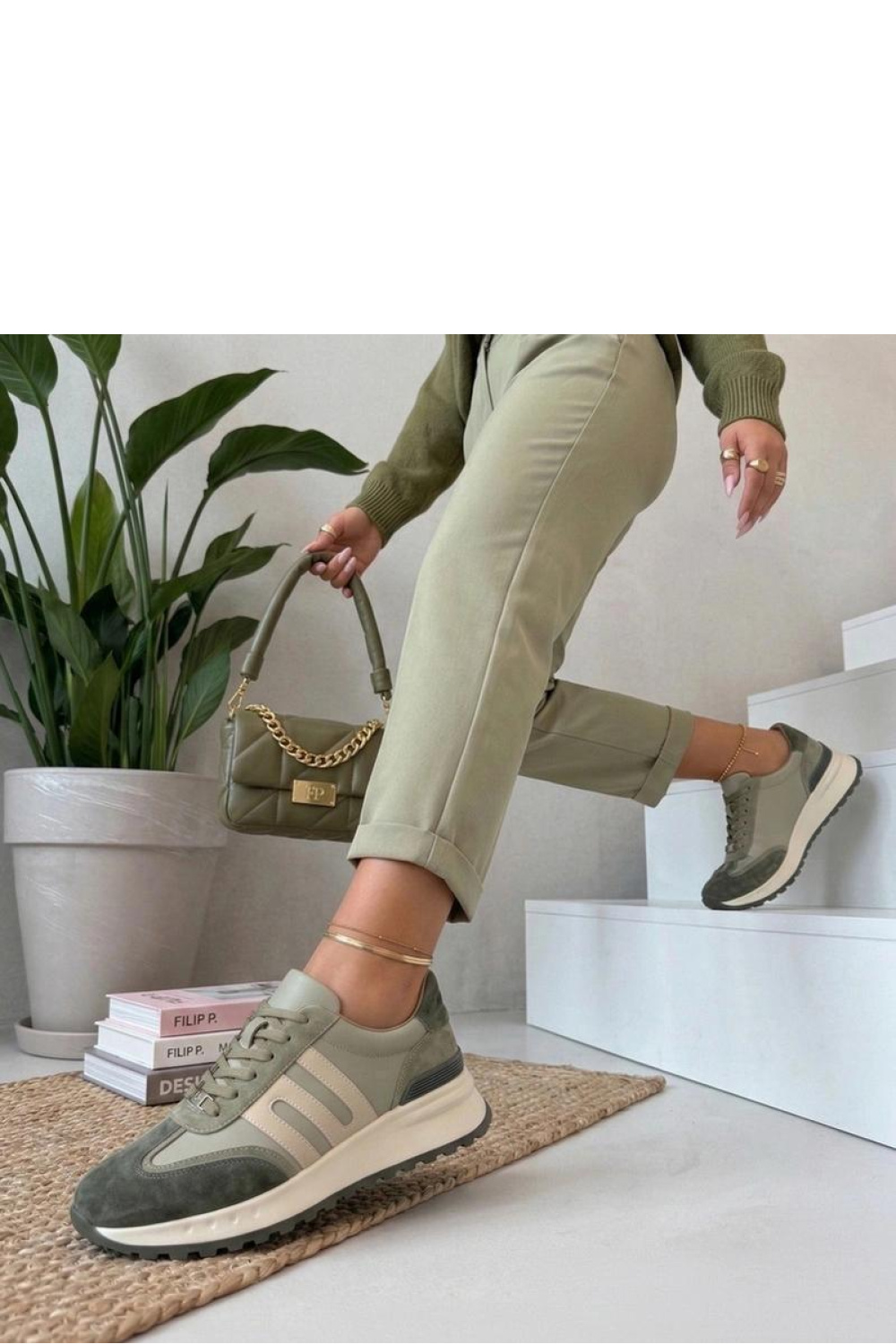 Sportschoenen op een platform Solea foto 3