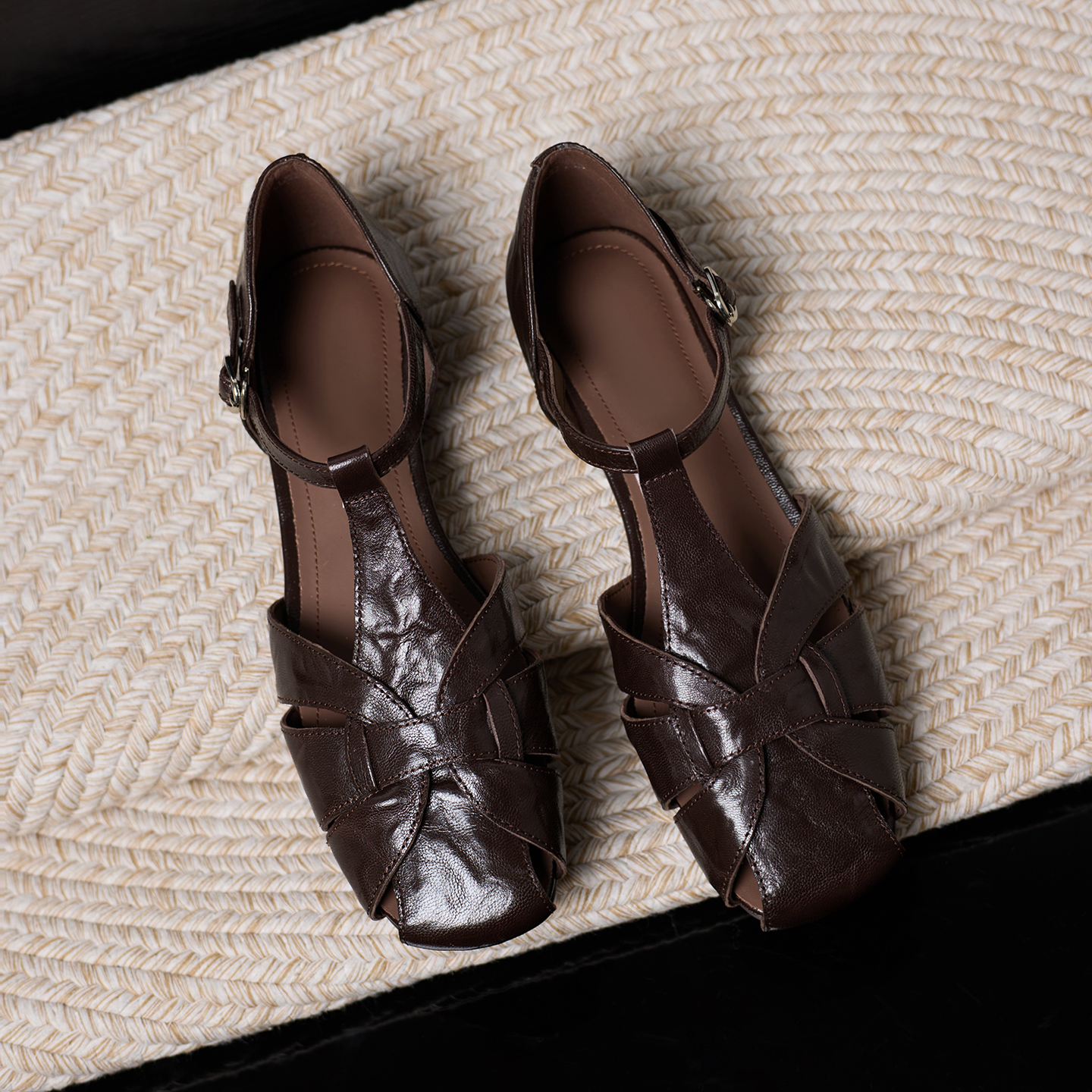 Women's Genuine Sheepskin Fisherman Sandals, Handmade Woven T-Strap Closed Toe Flat Shoes foto 2