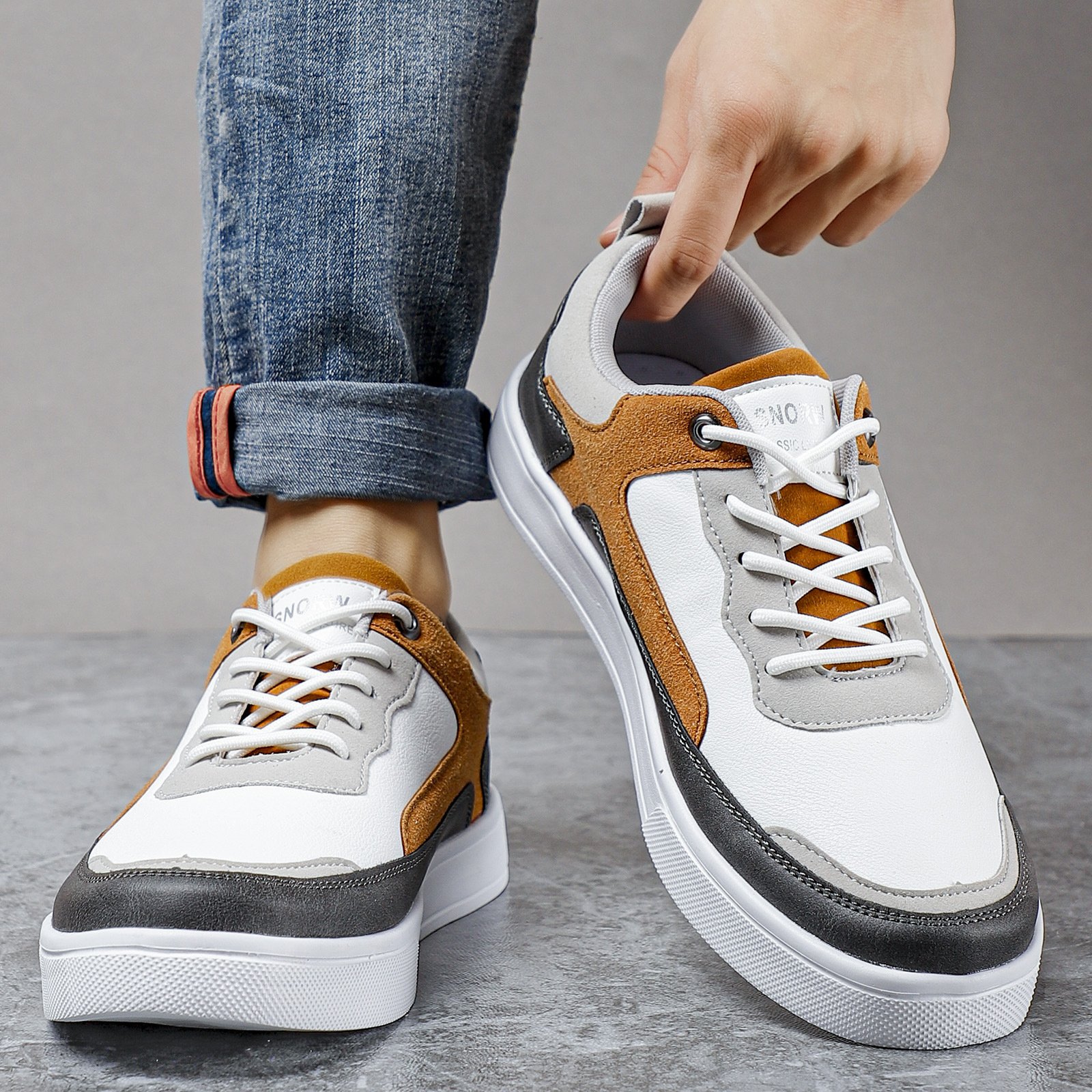 Men's Stylish And Lightweight Leather Surface Color Matching Casual Shoes foto 3
