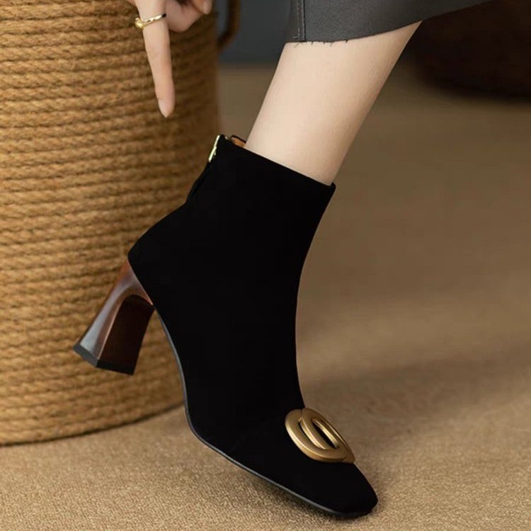 Retro Matte Leather High-Heel Short Boots With Metal Buckle And Side Zipper foto 5
