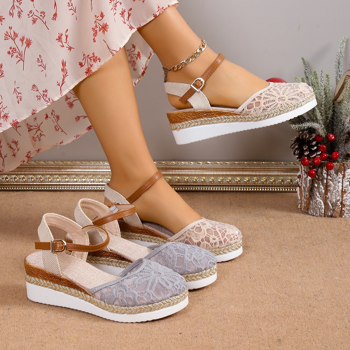 Womens Plus-Size Mesh Breathable Embroidered Stylish High-Heel Sandals foto 3