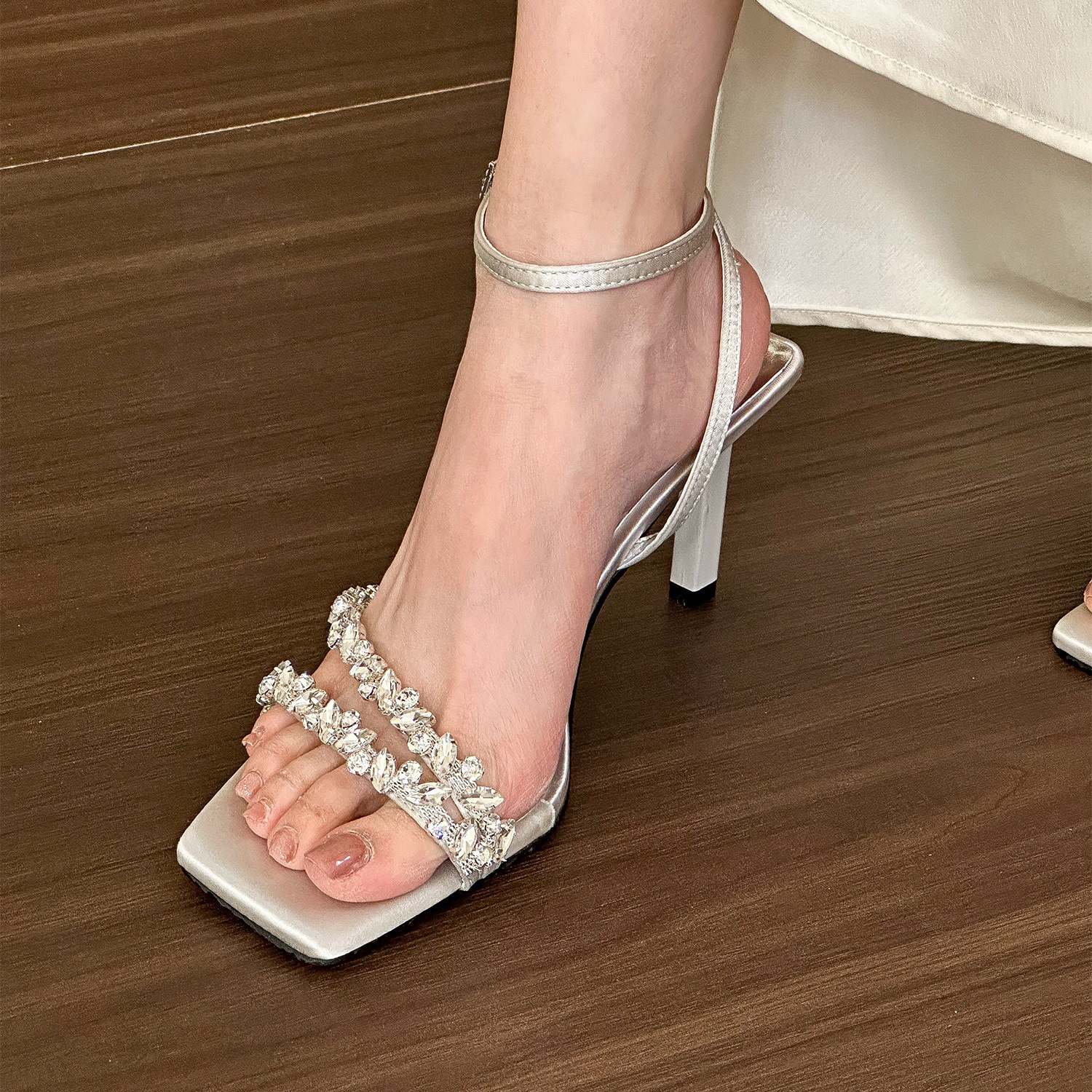 Women's White Rhinestone Ankle-strap High Heel Sandals foto 3