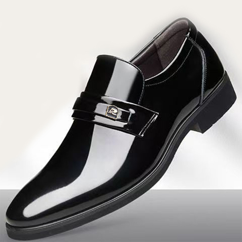 Dress Leather Shoes With A Mirror Like Slip On Design foto 2