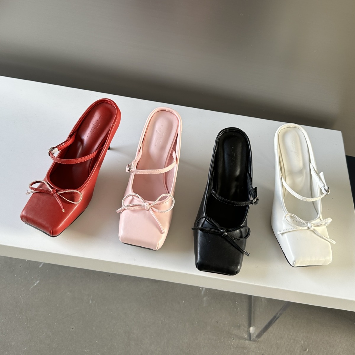 Open-Back Stiletto-Heel Mule Sandals With Closed Toe foto 3