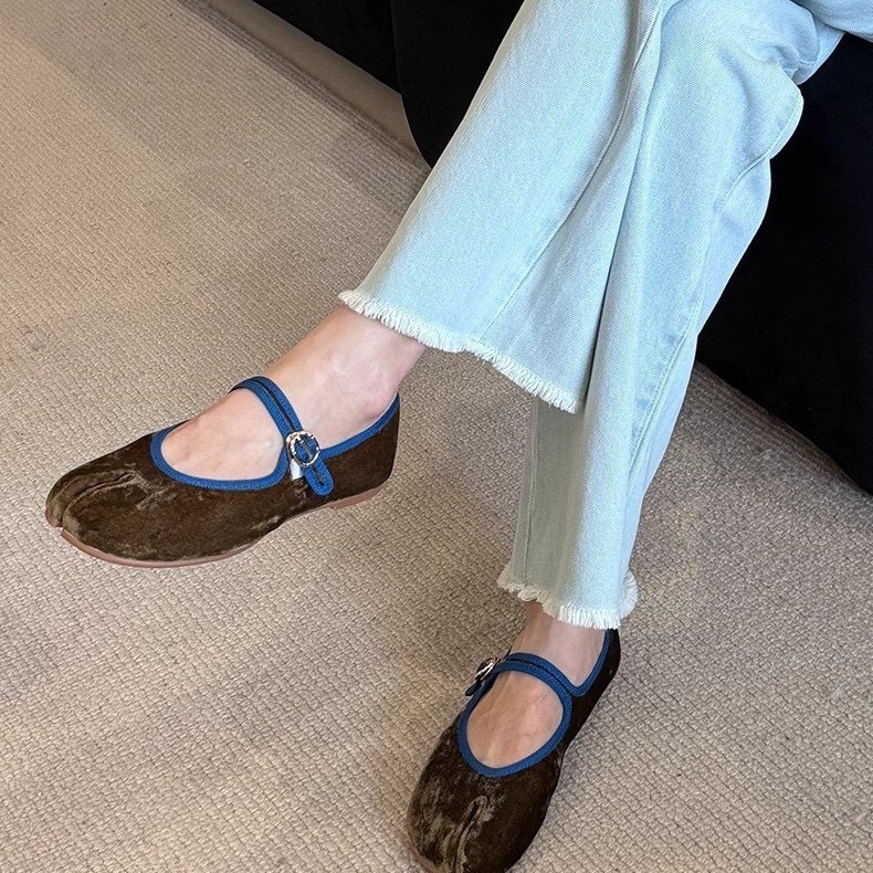 Womens Stylish Ballet Flats With A Single Strap foto 3