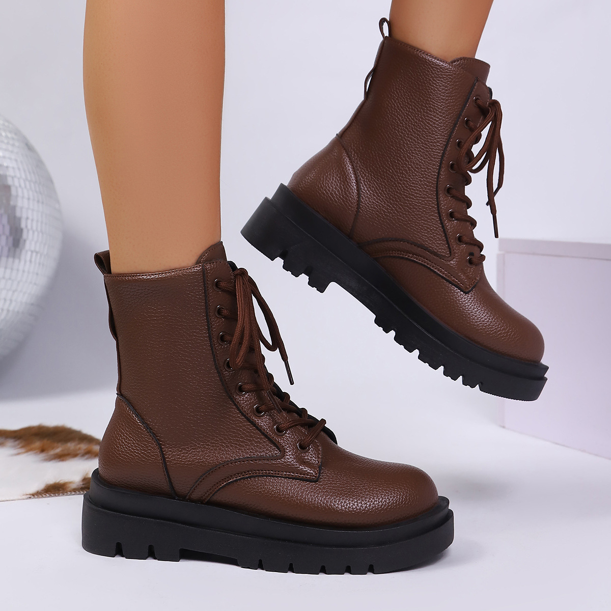 Women's Lace Up Round Toe Platform Leather Martin Boots foto 5
