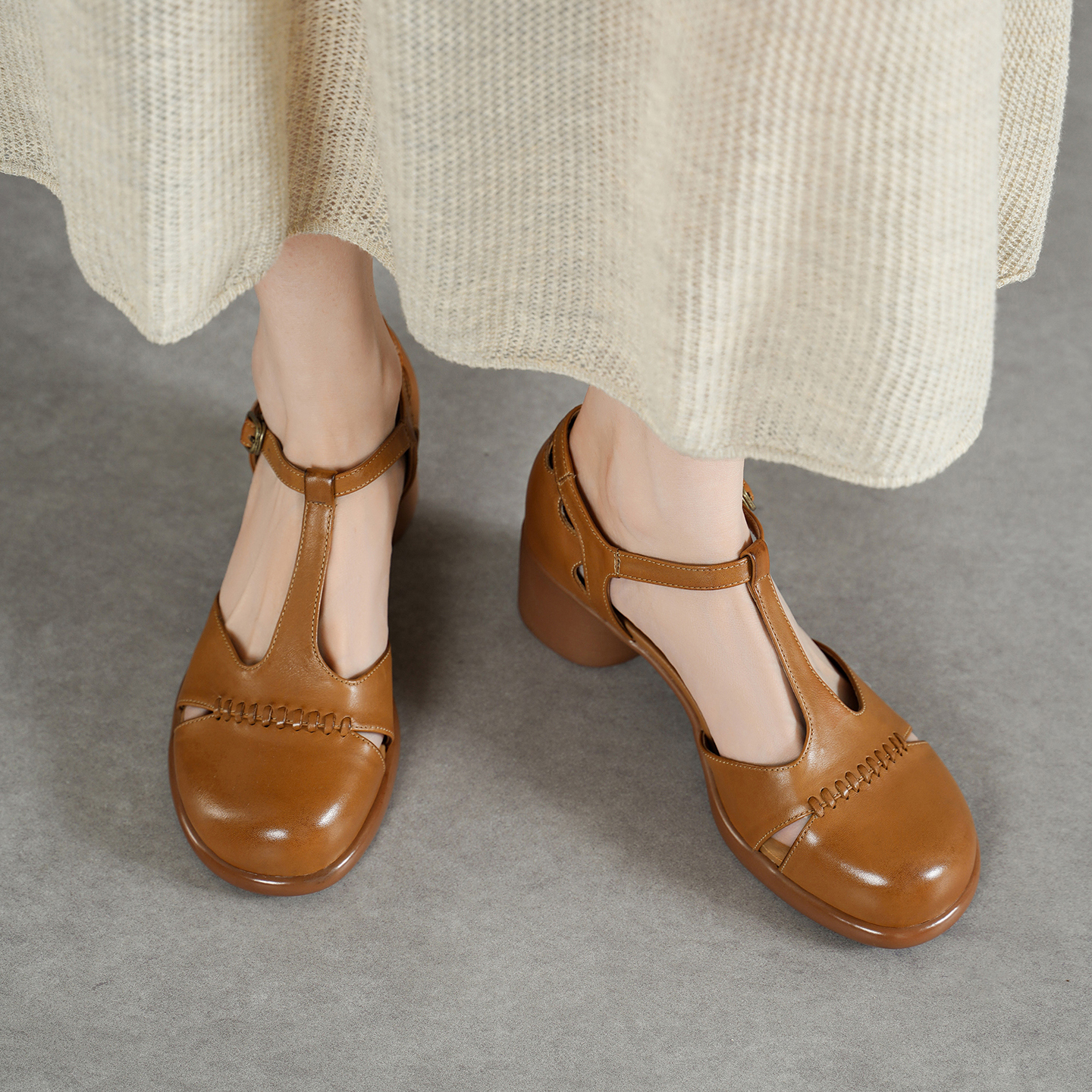Women's Handmade Full-Grain Leather T-Strap Mary Jane Sandals, Premium Block Heel Closed-Toe Shoes foto 3