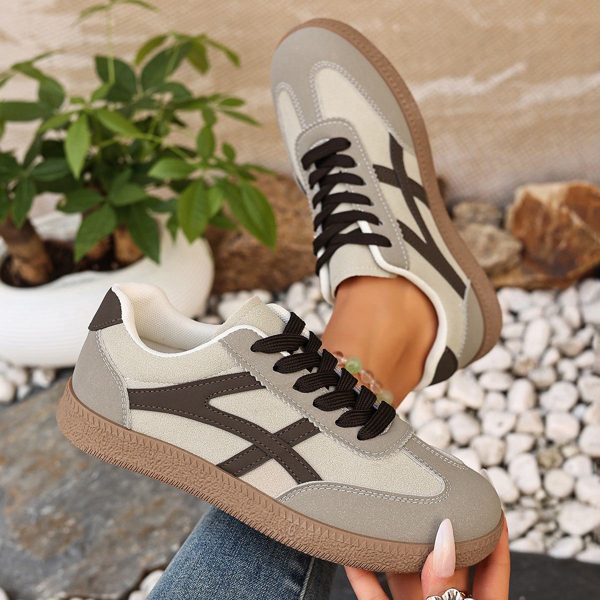 Versatile Lace-up Low-top Athletic Sneakers foto 4