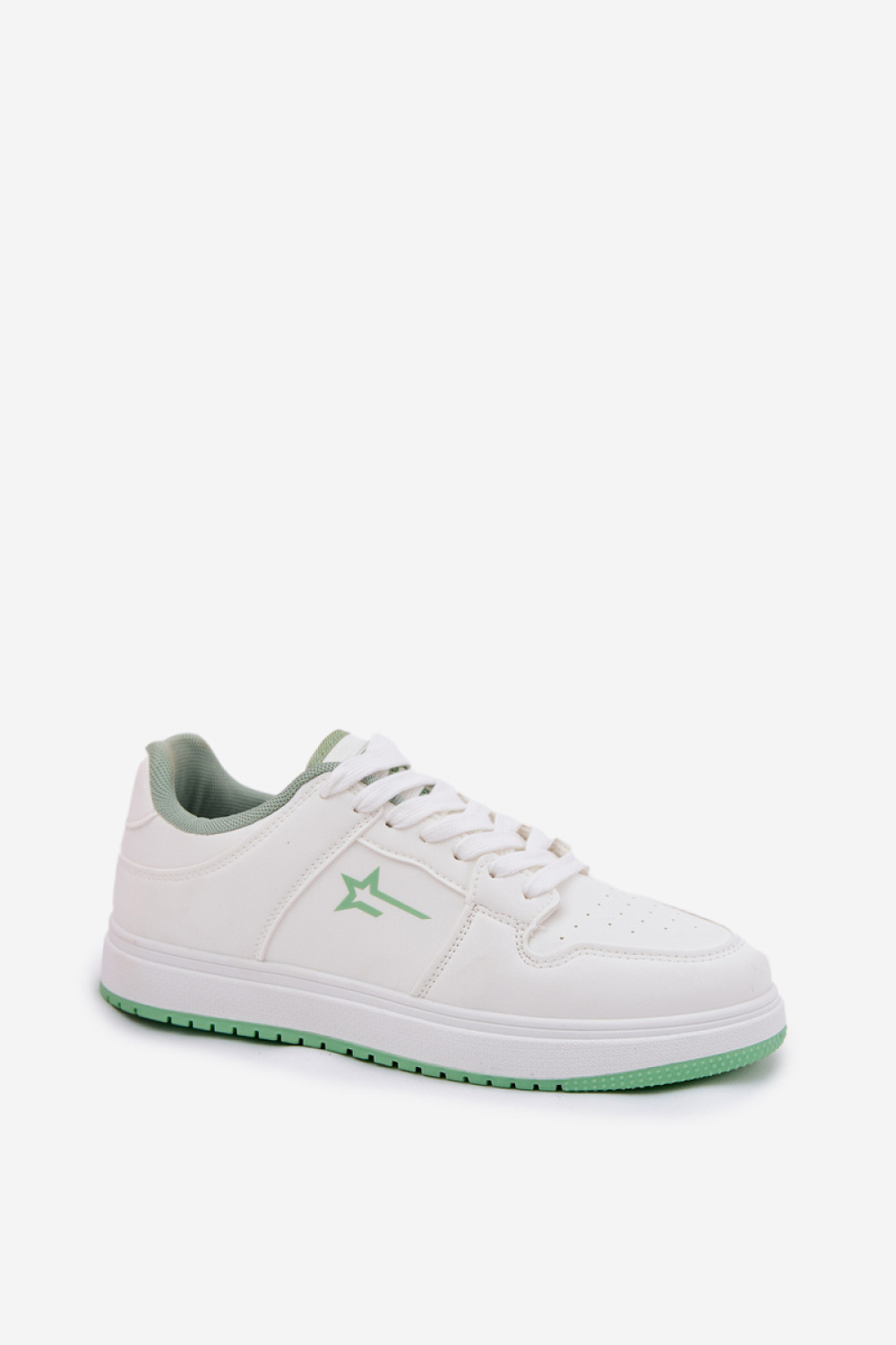 Sportschoenen op een platform Step in style foto 2