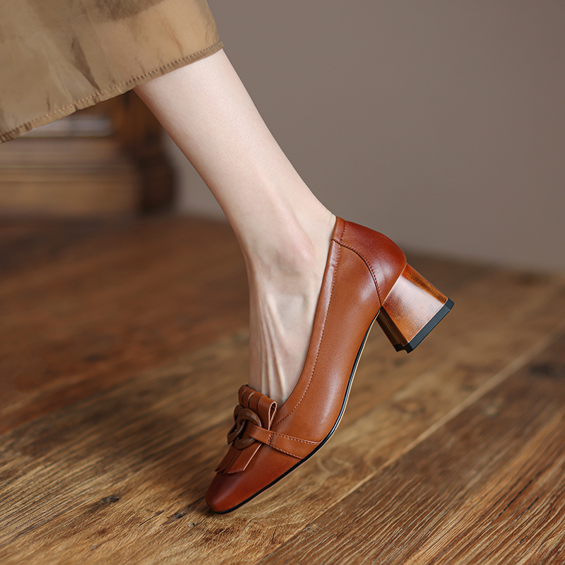 Women's Handmade Genuine Sheepskin Fringe Block Heel Pumps, Square-Toe Chain Loafer Style Shoes foto 4