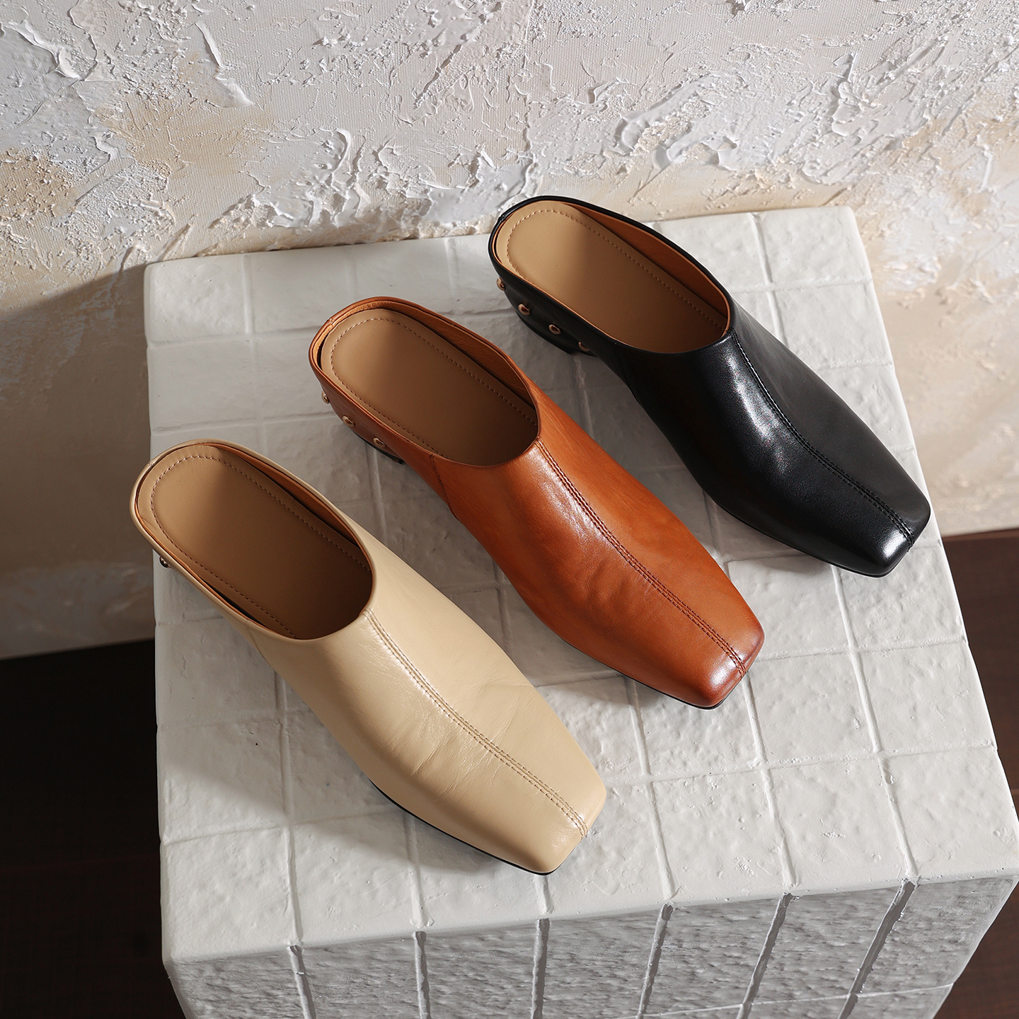 Women's Handmade Washed Cow Leather Mules, Square-Toe Rivet Flat Slides In Premium Full-Grain Leather foto 4