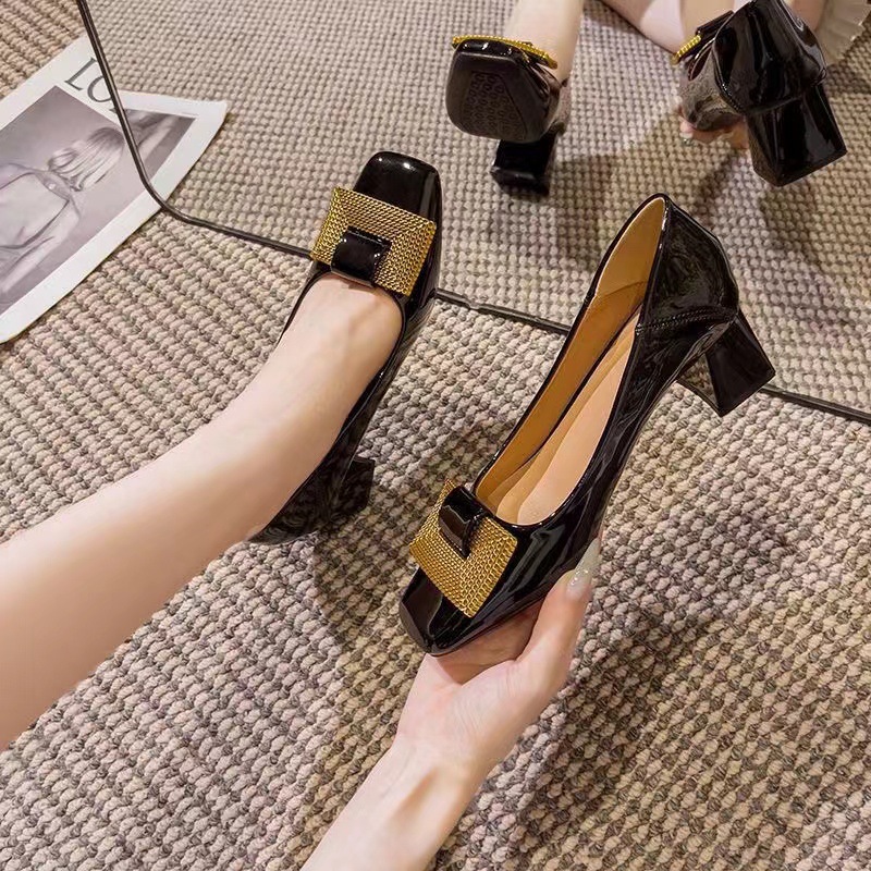Red Wedding Shoes Mid-Heel SpringAutumn Womens Shoes Patent Leather Square Toe Low-Top Pumps foto 2