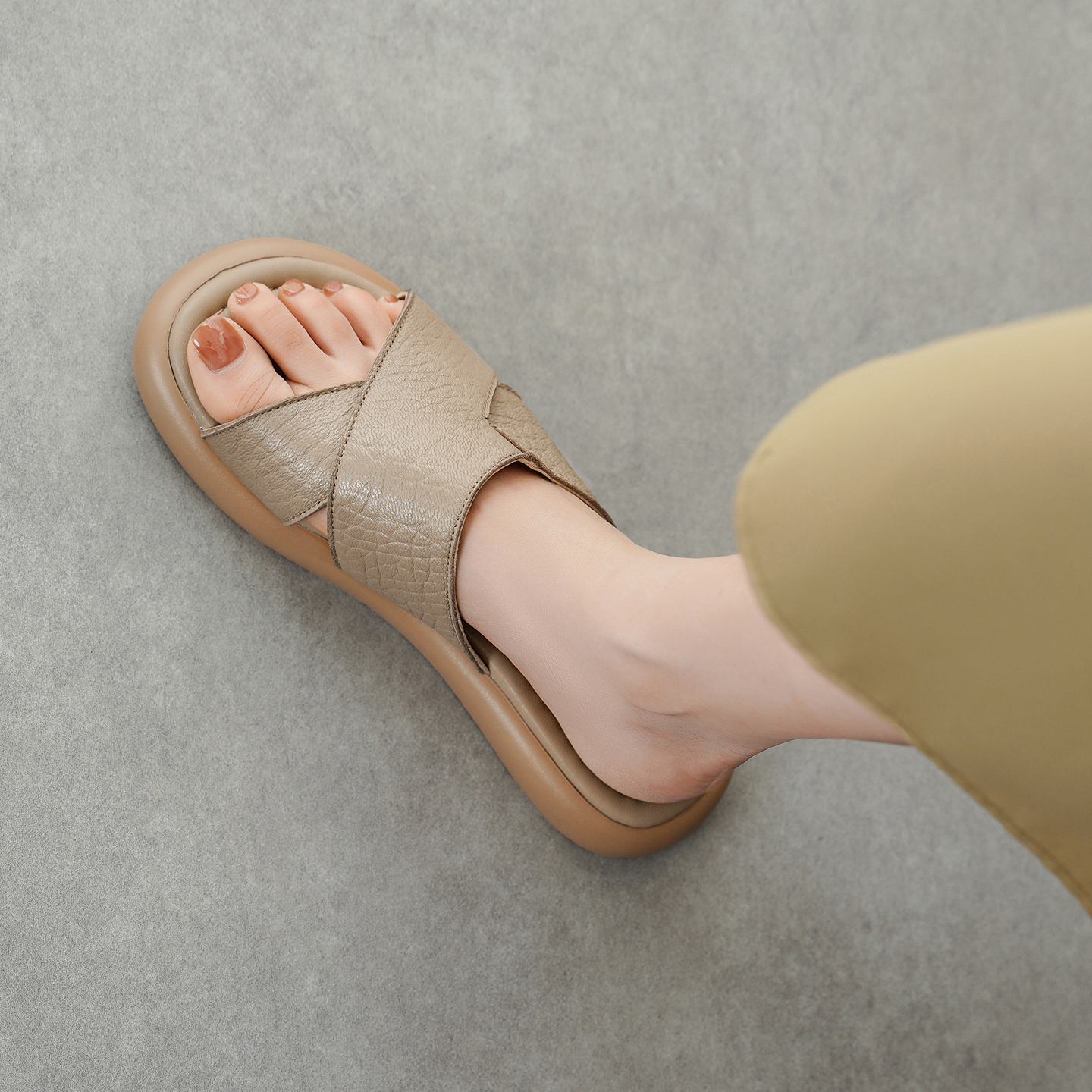 Women's Handmade Full-Grain Sheepskin Crisscross Strap Slide Sandals, Comfortable Platform Open-Toe Slippers foto 5