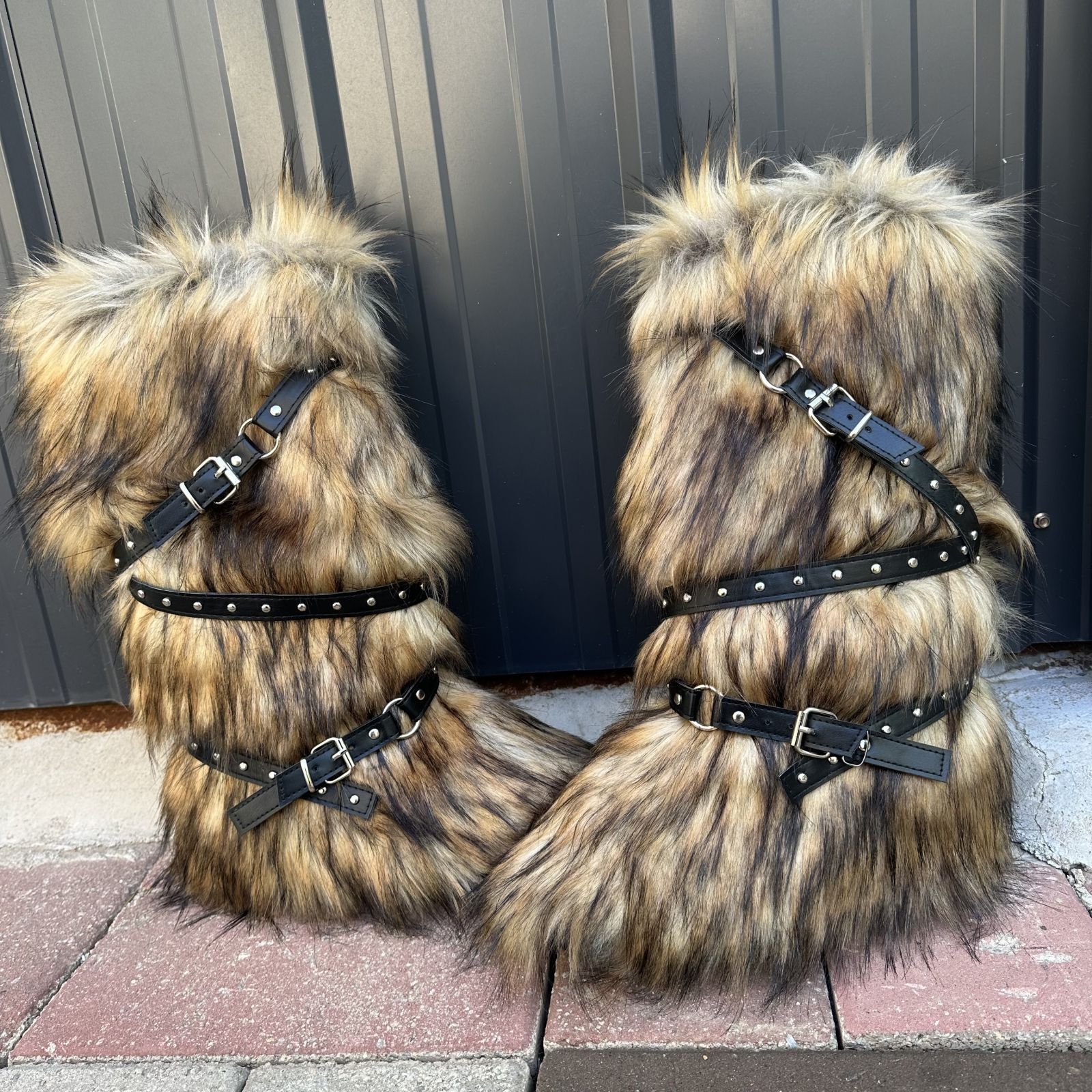 Fur-lined Tall Boots With A Cross-strap Buckle foto 2
