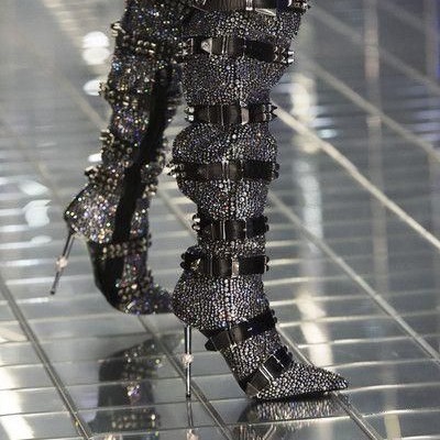 Hot-stone-embellished Skull-toe Studded Pointed-toe Over-the-knee Boots foto 3