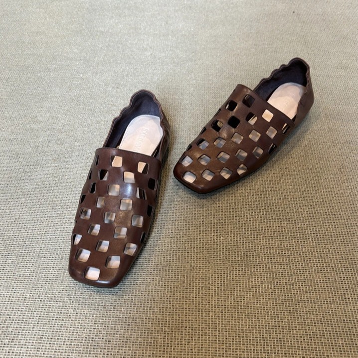 Womens Retro Flat Shoes With Hollowed-Out Pleats For A Sophisticated Look foto 5