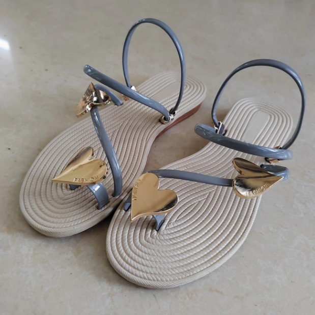 Women's Summer Love Decorative Button Flat Sandals foto 3
