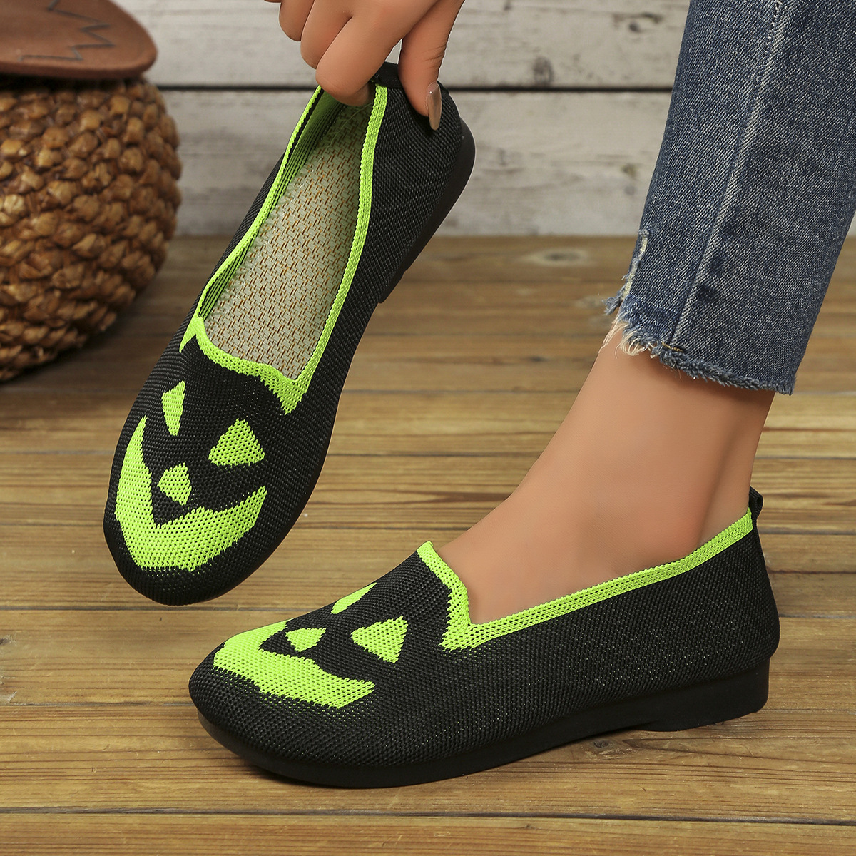 Women's Halloween Pumpkin Printed Breathable Flying Woven Shoes foto 5