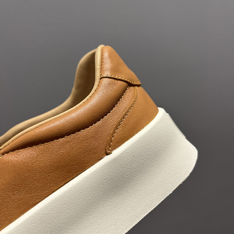 Soft Leather White Soft Bottom Casual Shoes foto 3