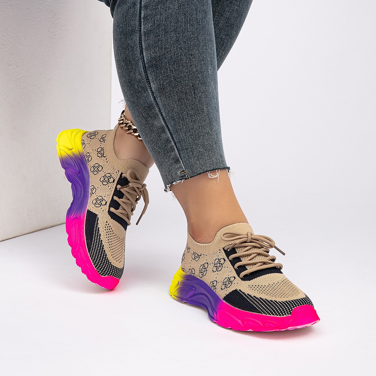 European And American-style Autumn Low-top Rainbow-soled Color-block Round-toe Flat Woven Athletic Shoes foto 5