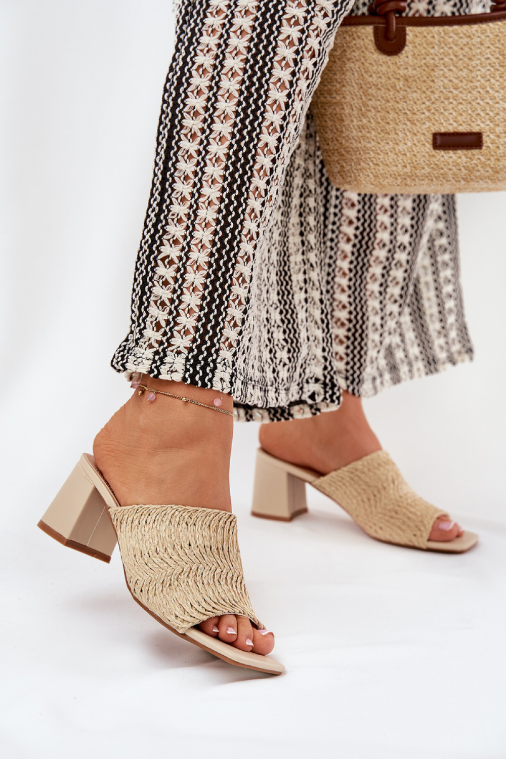 Hakken slippers Step in style
