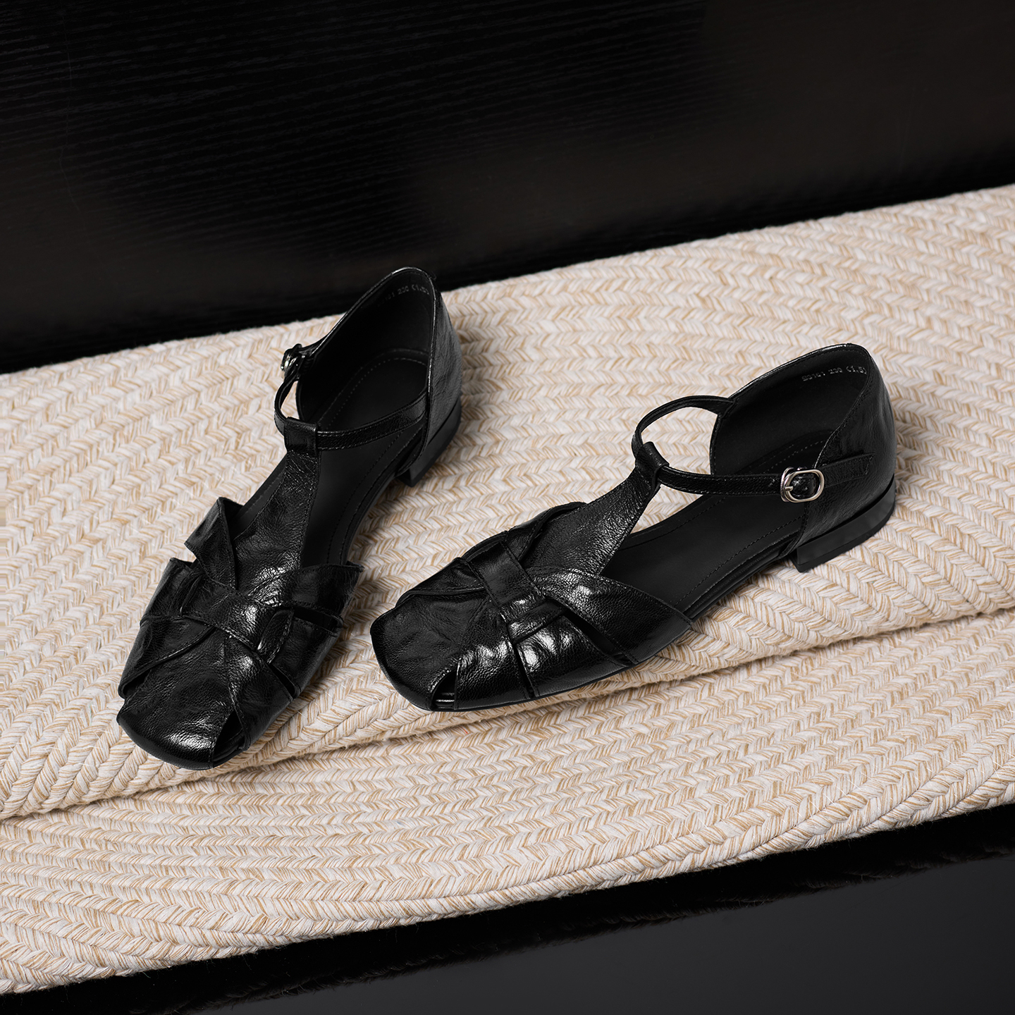 Women's Genuine Sheepskin Fisherman Sandals, Handmade Woven T-Strap Closed Toe Flat Shoes foto 4