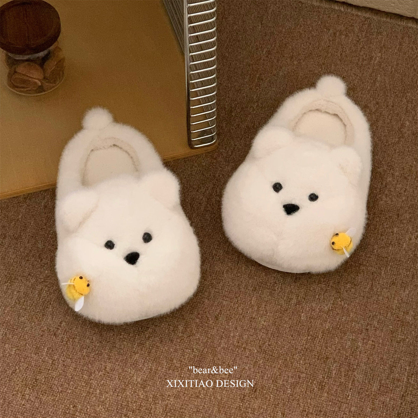 Cute And Fun Chubby Bear Slippers Stung By A Bee foto 4