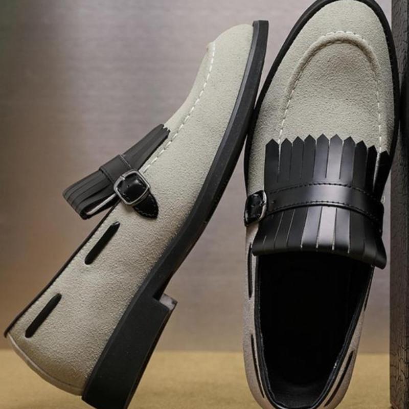 Men's Solidcolor Loafer Shoes With Tassel Accents foto 2