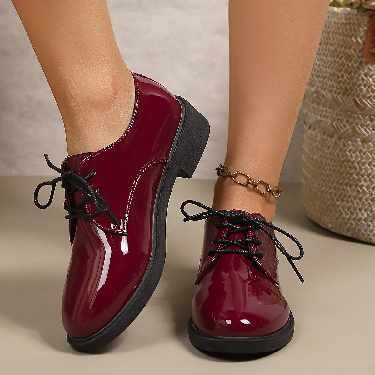 Women's Fashionable Retro Plus-Size Lace-Up Flat Shoes foto 3