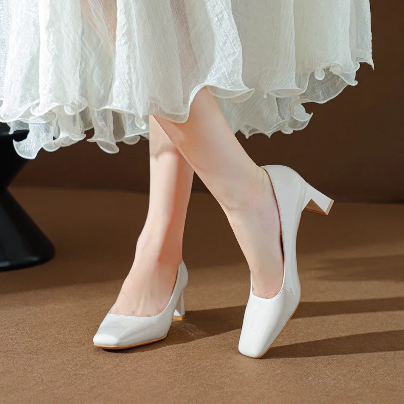 Classic Style High Heel Patent Leather Square Toe Light Luxury French Shoes foto 3