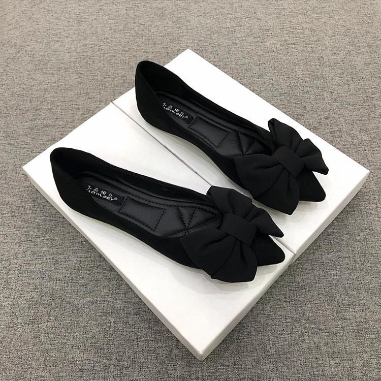 Shoes With Rubber Soles And A Black Bowversatile For Work foto 2