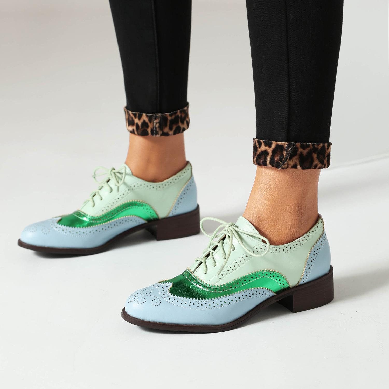 Retro British Contrasting Color Brogue High-cut Lace-up Shoes foto 2