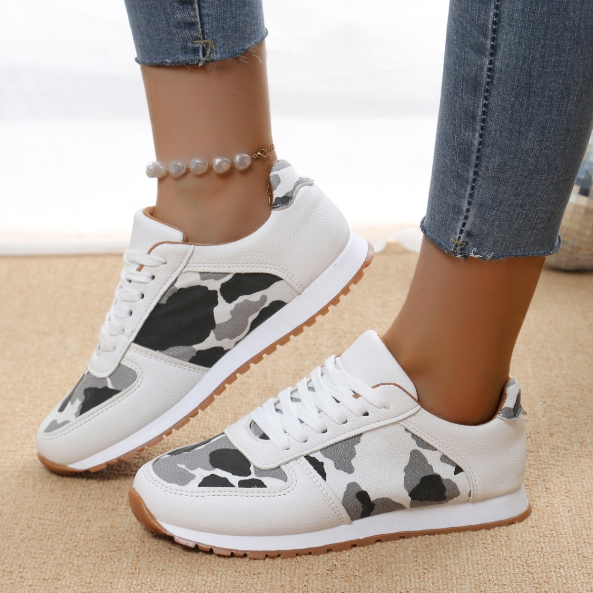 European And American Style Round Toe Thick Soled Color Blocked Low Top Sneakers foto 2