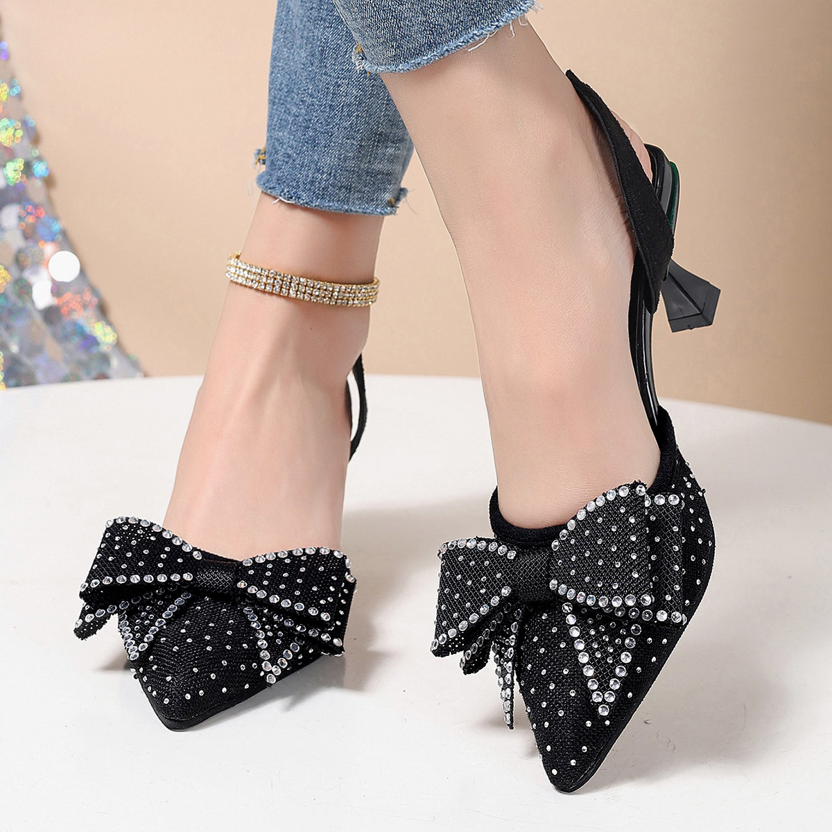 Elegant Rhinestone Pointed Toe Bow High Heels foto 4