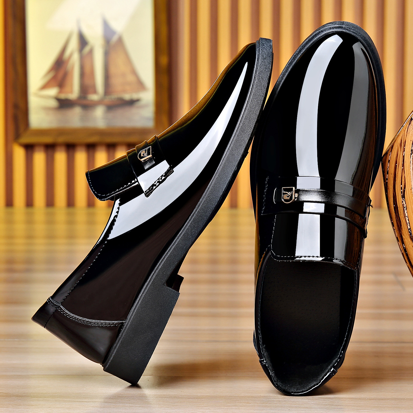 Dress Leather Shoes With A Mirror Like Slip On Design foto 5