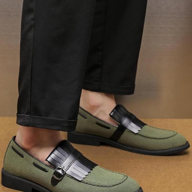 Men's Solidcolor Loafer Shoes With Tassel Accents foto 4
