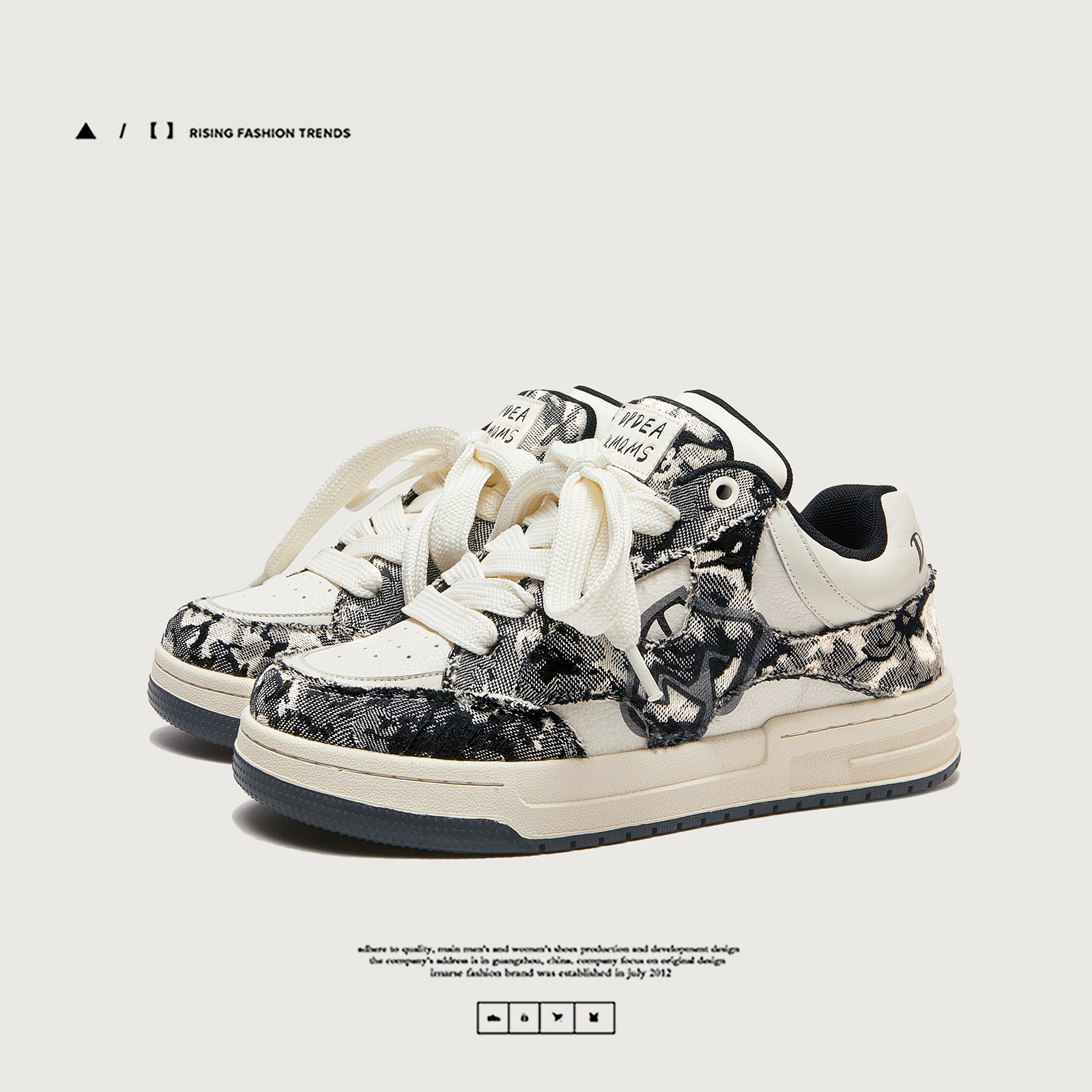 Canvas Sneakers With Damaged Design Bread Shoes foto 3